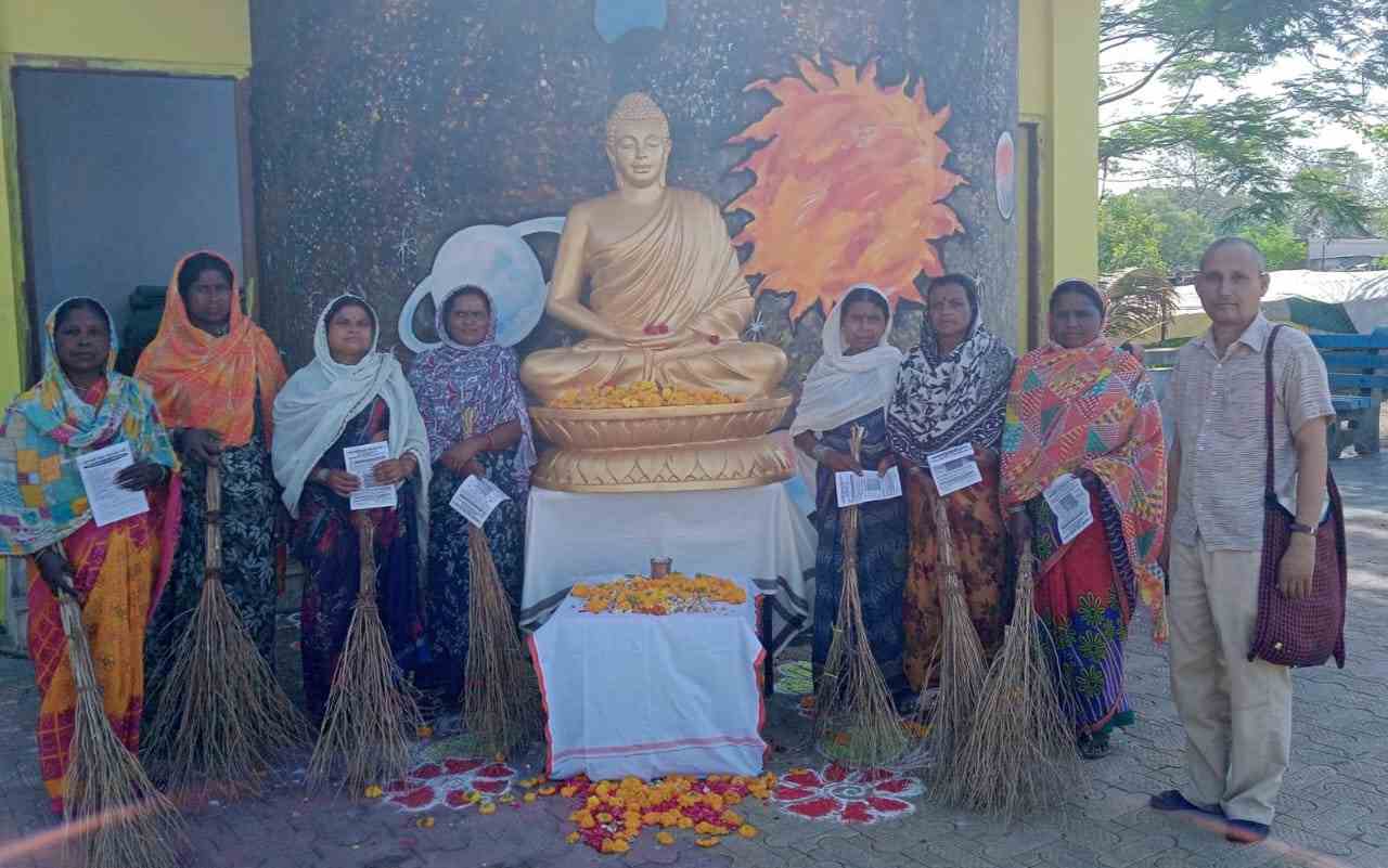 कामगार दिना निमित्त महिलांचा सत्कार